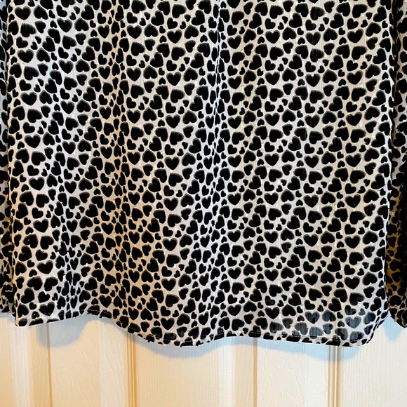 Women's Heart Patterned Blouse - Picture 10 of 15